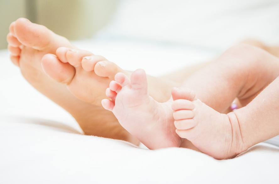 5 diferenças entre pés de bebês, crianças e adultos