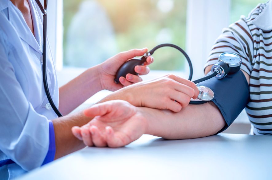 Como as doenças sistêmicas afetam os pés?