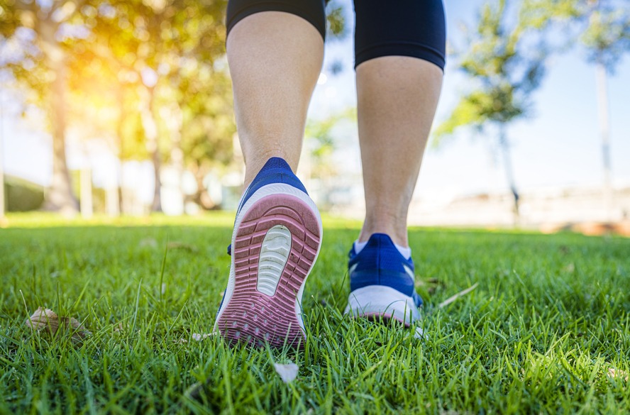 Como cuidar dos pés antes e depois da caminhada