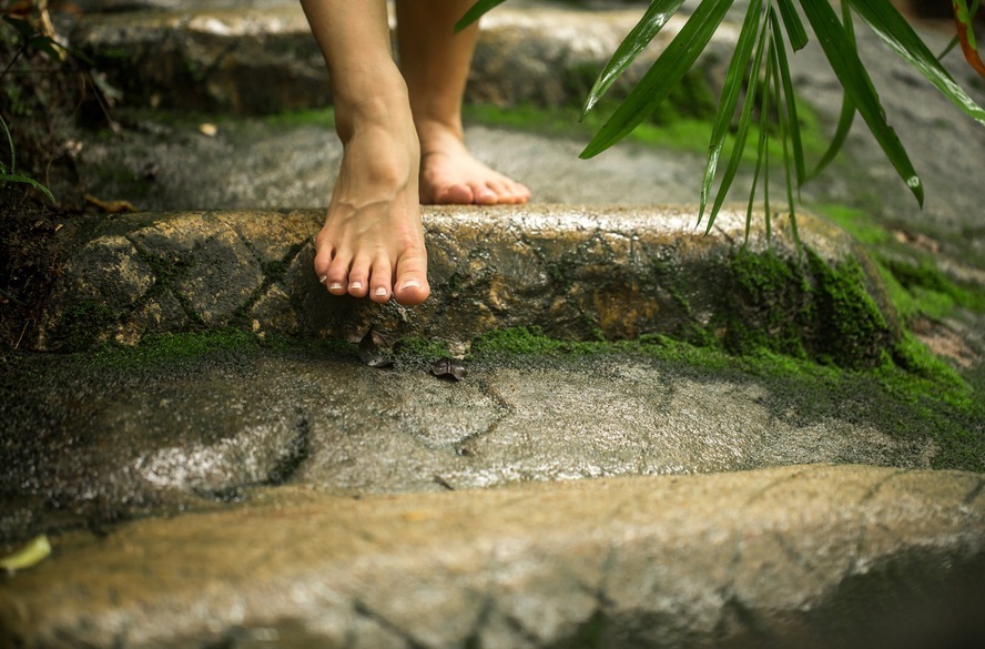 Verruga plantar: andar descalço aumenta contágio