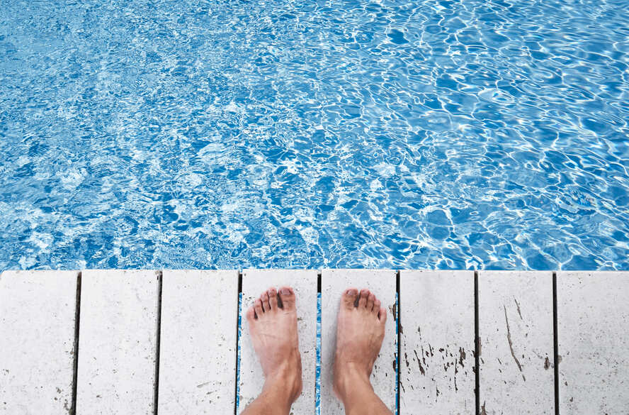 Piscina, vestiários e mais: locais em que frieira é um risco