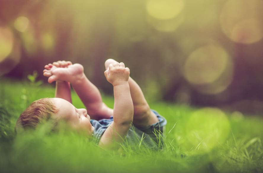 Criança pequena pode tomar banho de sol? Descubra!