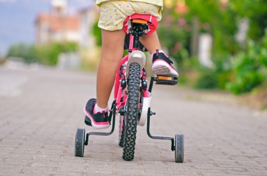 Telas e sedentarismo afetam mobilidade de crianças e jovens