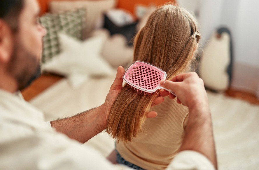 Choro para pentear o cabelo? Talvez a culpa não seja do pente
