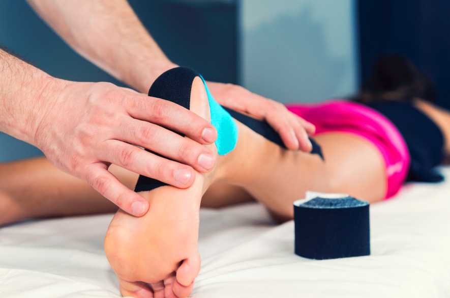 Como o taping e a podologia ajudam no controle da dor