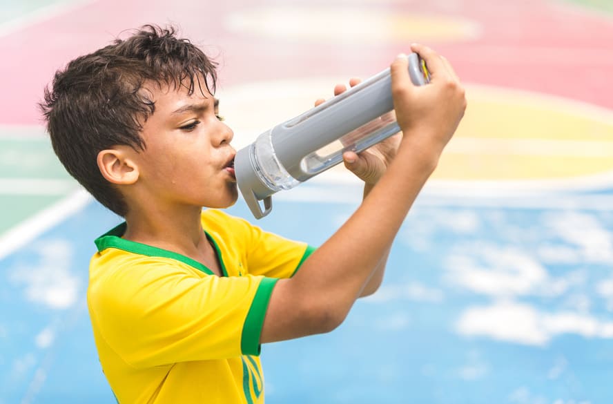 Brincou, suou… e agora? Veja quando o banho é necessário