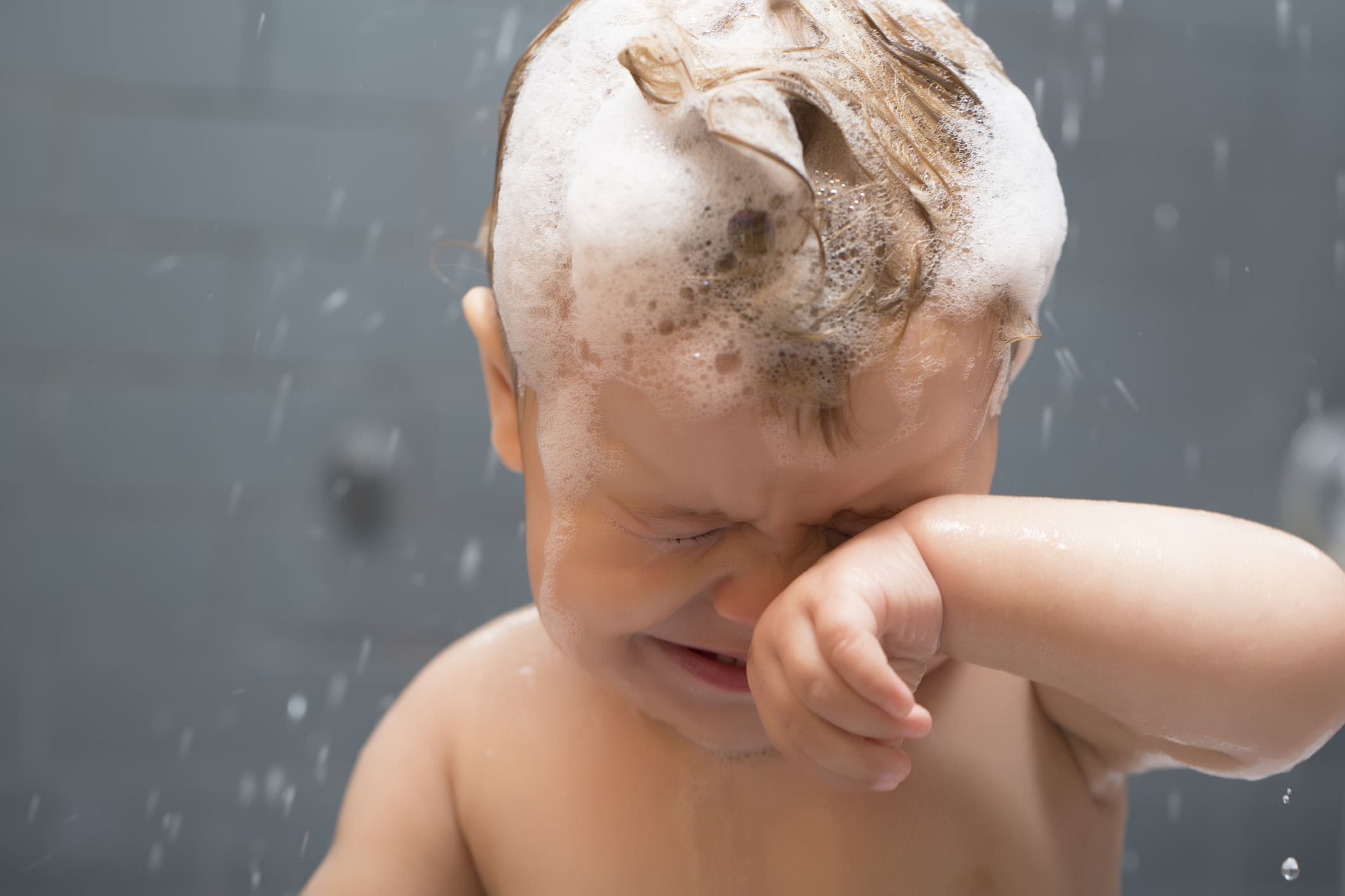 Chorar para lavar o cabelo: medo, manha ou incômodo real?